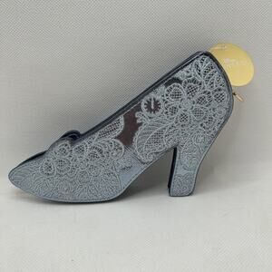 BATH AND BODY WORKS DISNEY PRINCESS CINDERELLA SLIPPER COIN PURSE SOLD OUT NEW!